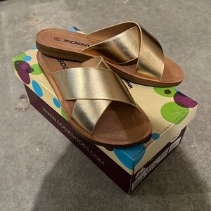NWT Soda 6.5 Womens sandals